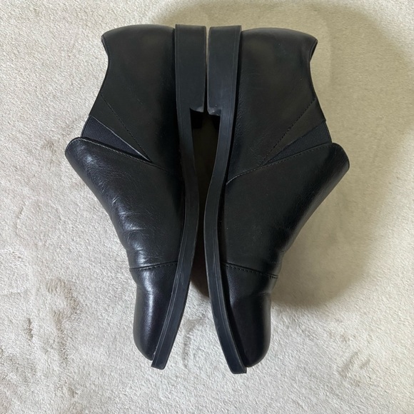 Nine West Woman’s Black Leather Slip-On Shoes Size 7M - Picture 2 of 7